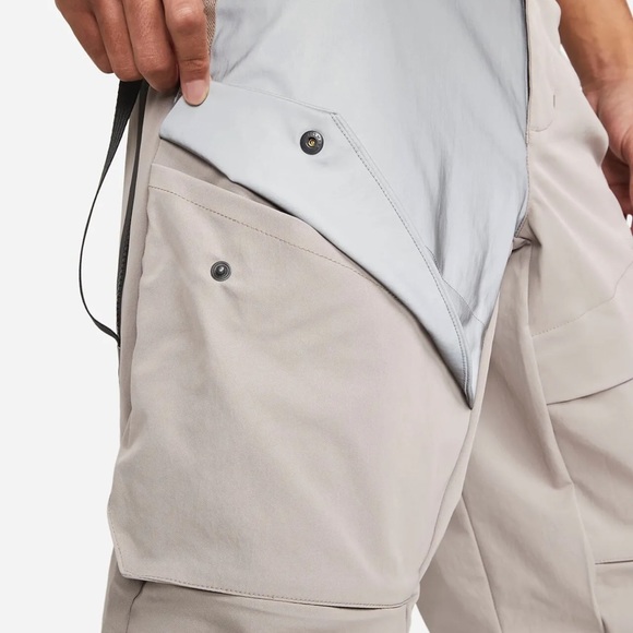 Nike Sportswear Tech Pack Mens Reflective Cargo Pants Size 34 Large DO4884-087 - Picture 6 of 15